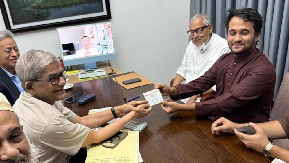 বিএনপির প্রাথমিক সদস্যপদ নিলেন শহীদ মুগ্ধর ভাই স্নিগ্ধ